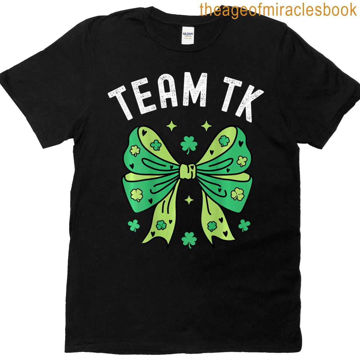 Team Tk Teacher St Patricks Day Shamrock Bow Heart Men T-shirt