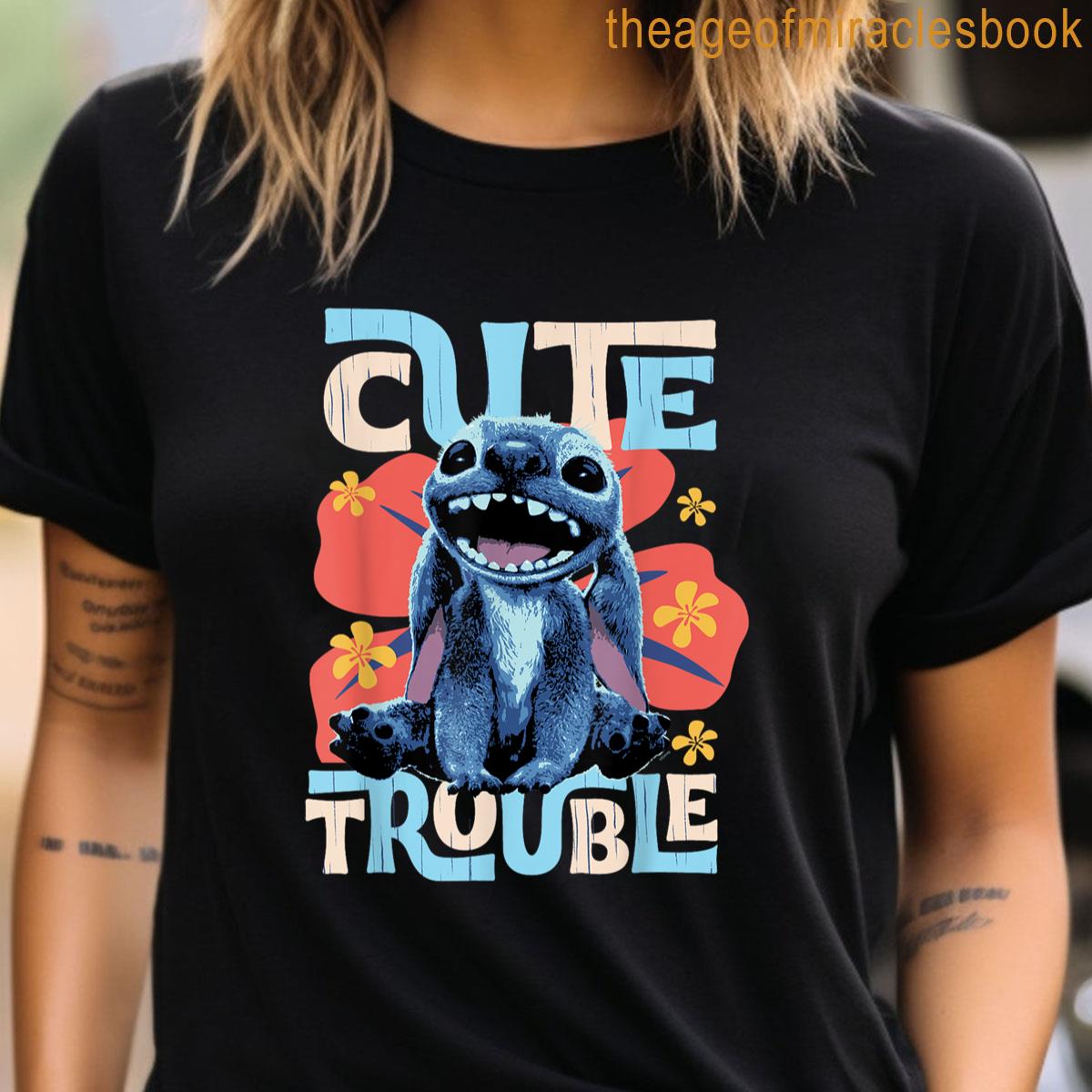 【Disney】実写版 リロ＆スティッチ Cute Trouble 半袖Tシャツ Disney Lilo Stitch Live-action Movie Cute Trouble Stitch T-shirt