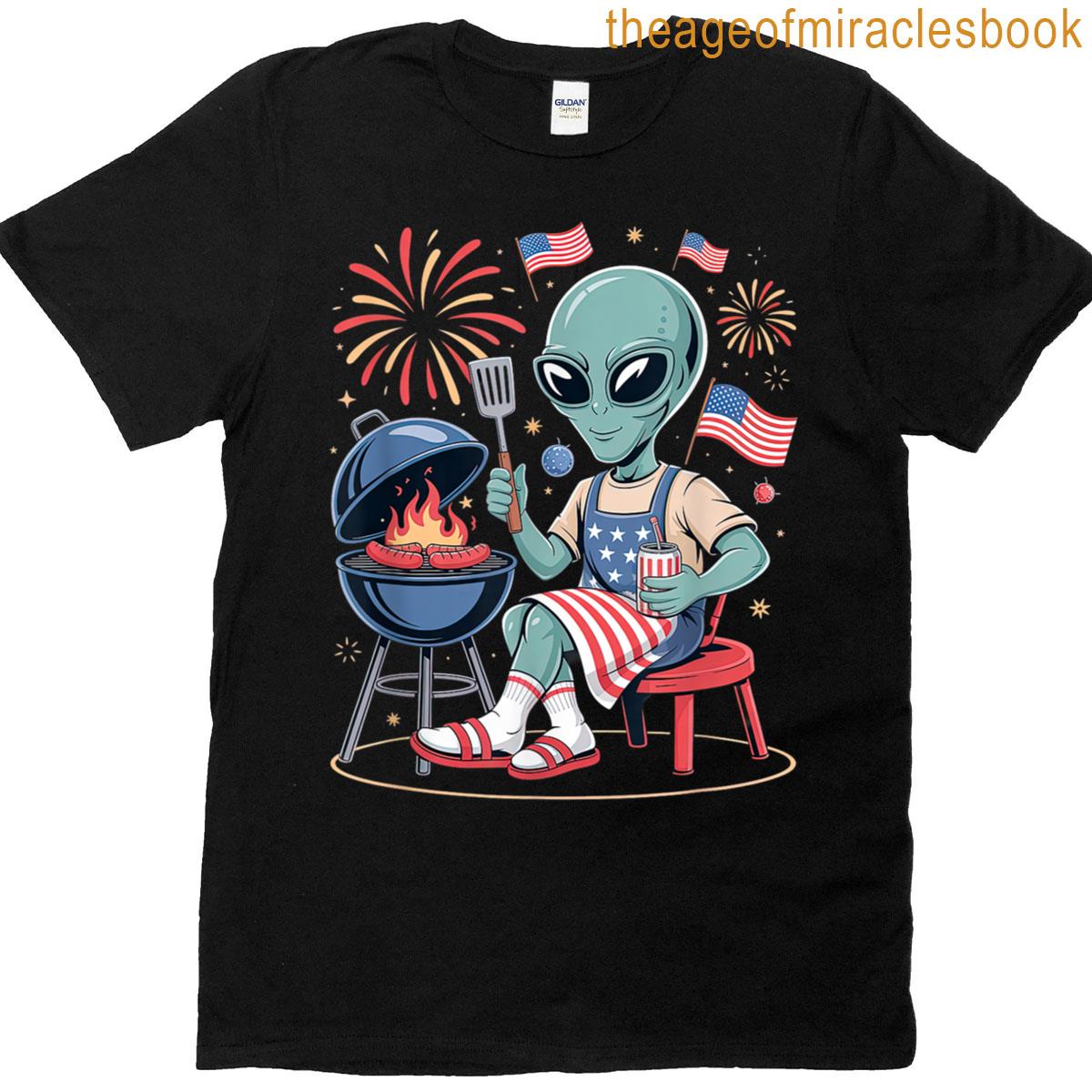 Funny Alien Grilling Bbq Cartoon For 4th Of July Party T-shirt