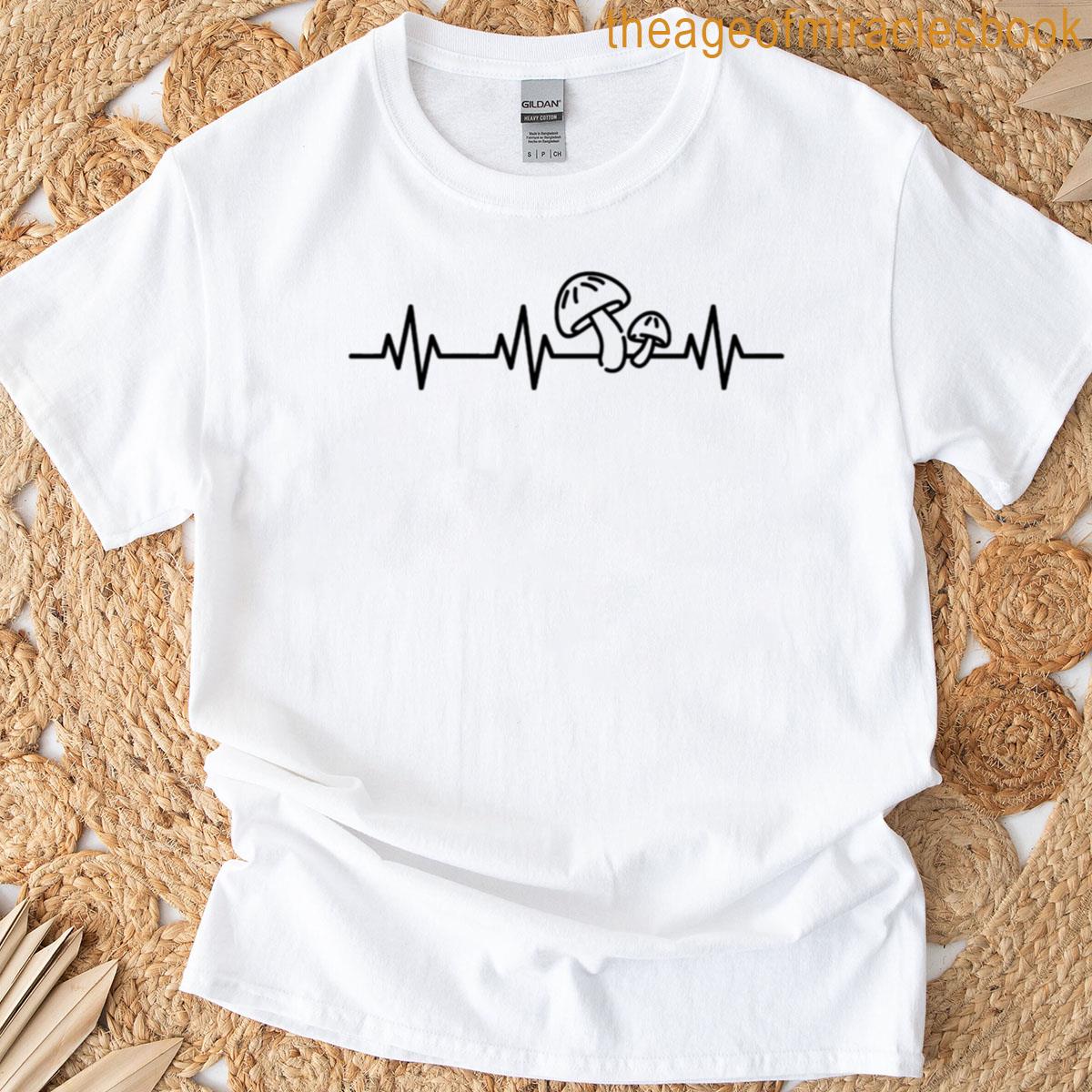 Mushroom Foraging Life – Mushroomcore Ekg Pulse Love Heart Cottagecore Style Mushroom Foraging Aesth T-shirt
