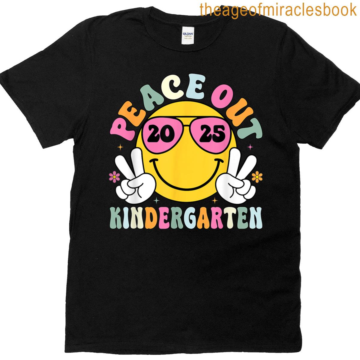 Peace Out Kindergarten Retro Last Day School Graduation 2025 T-shirt