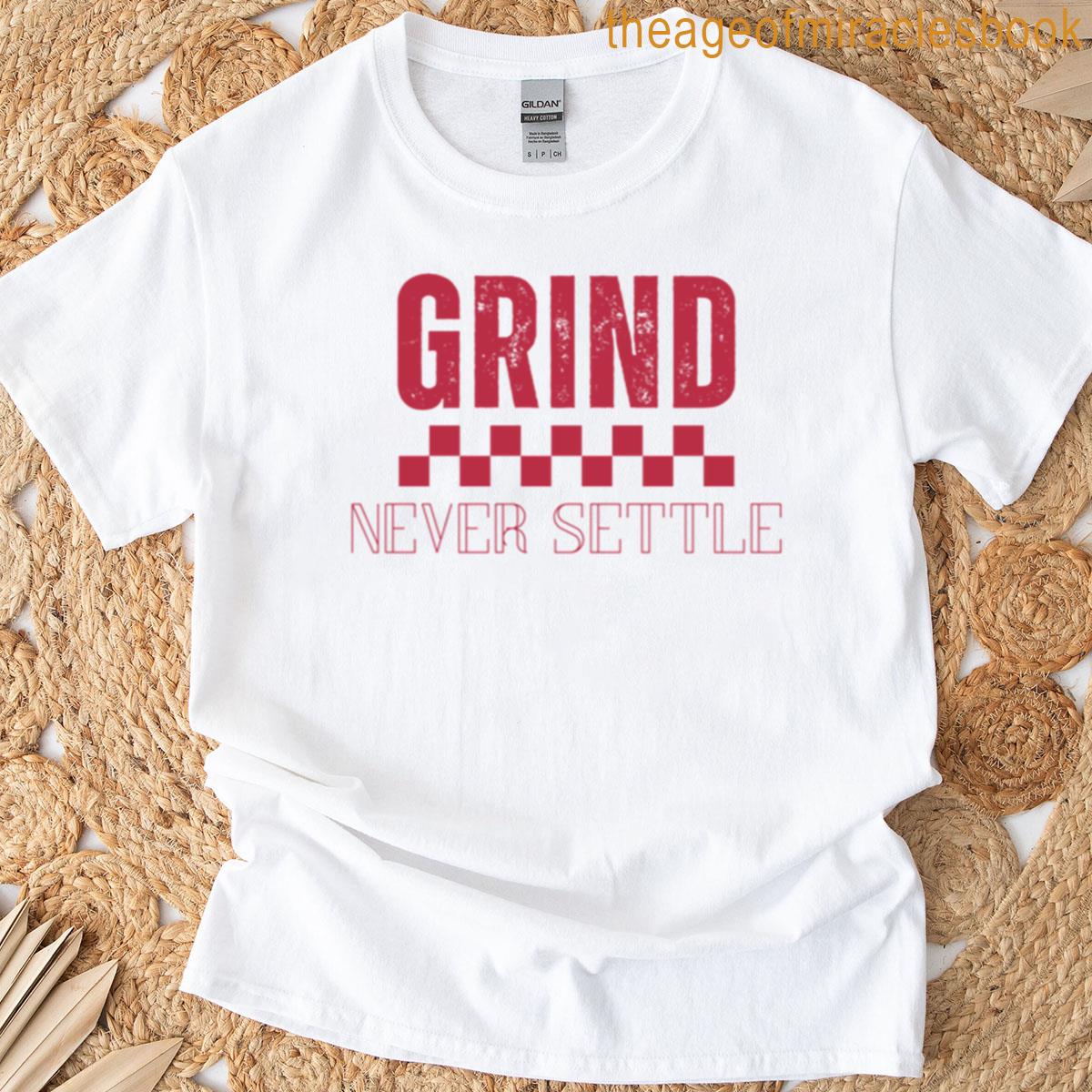 Grind Never Settle Checkered Flag Motivational Typography Design Oversized T-shirt