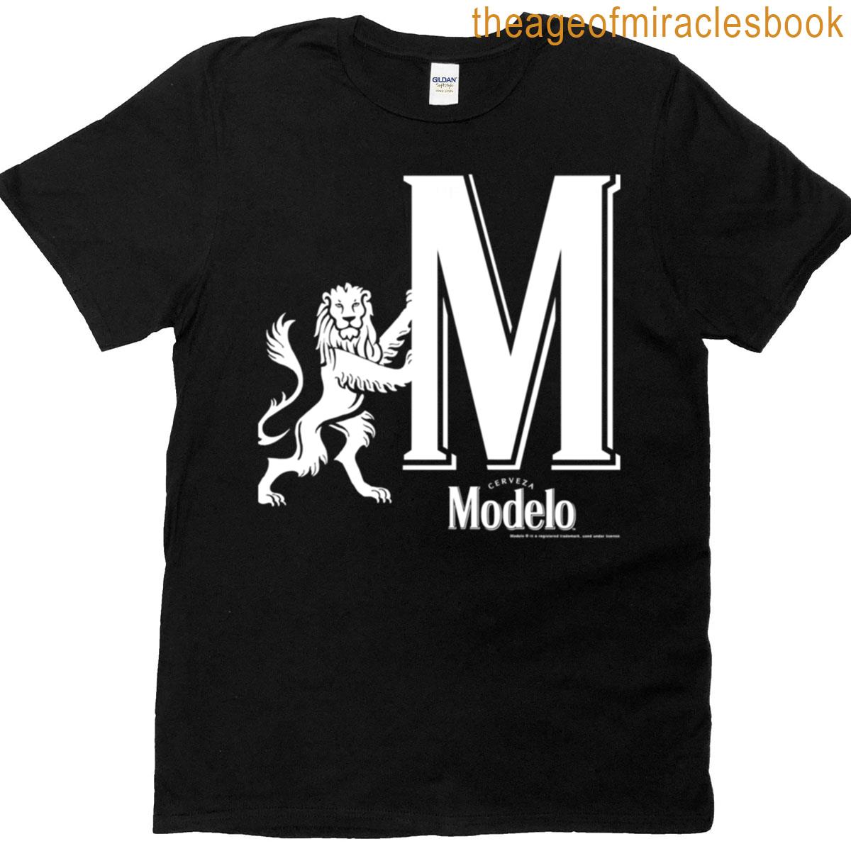 Modelo Logo Graphic T-shirt
