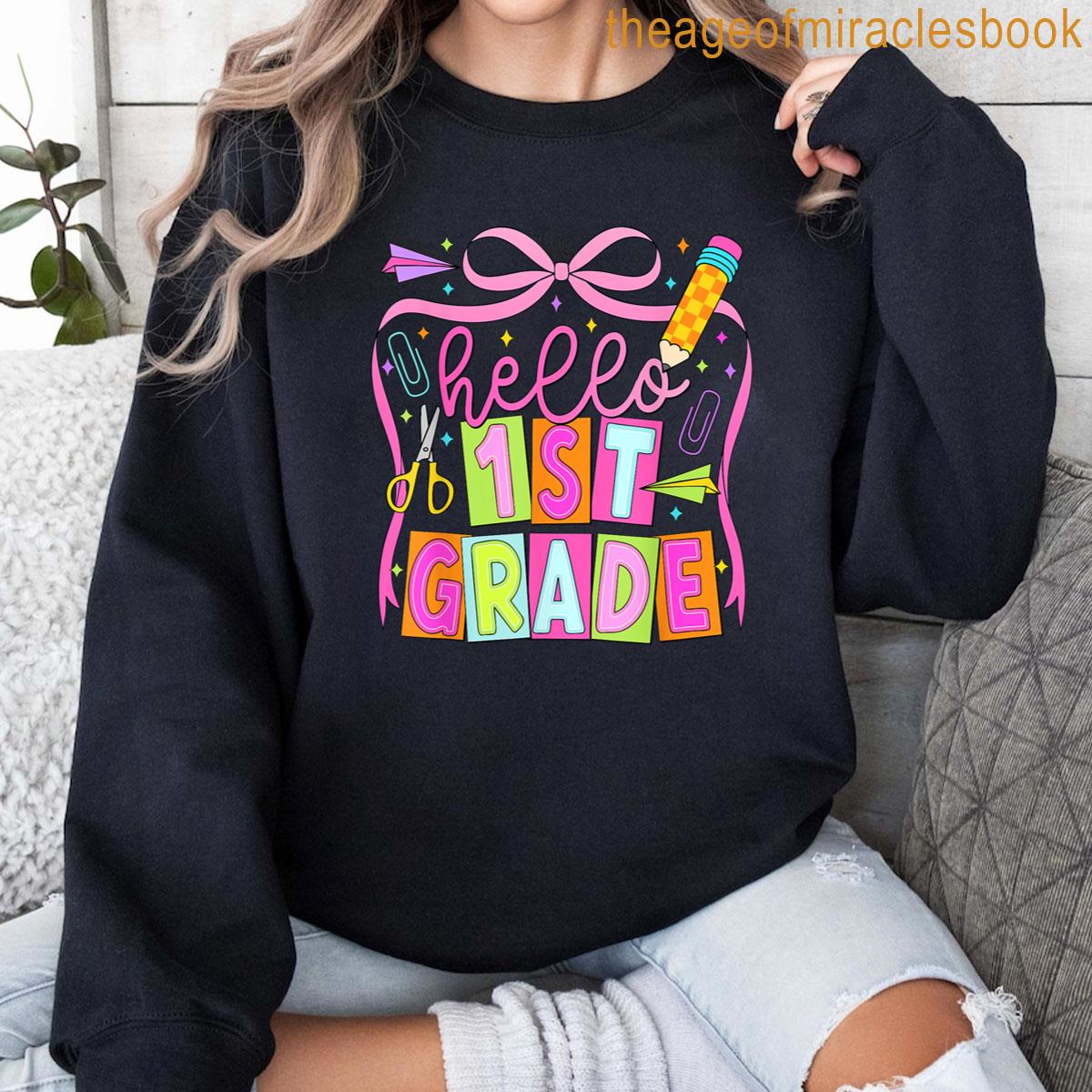 レディースファッション Back To School 1st Grade Vibes First Grade Teachers Students T-Shirt Hello 1st Grade Back To School 1st Grade Vibes Teacher Kids