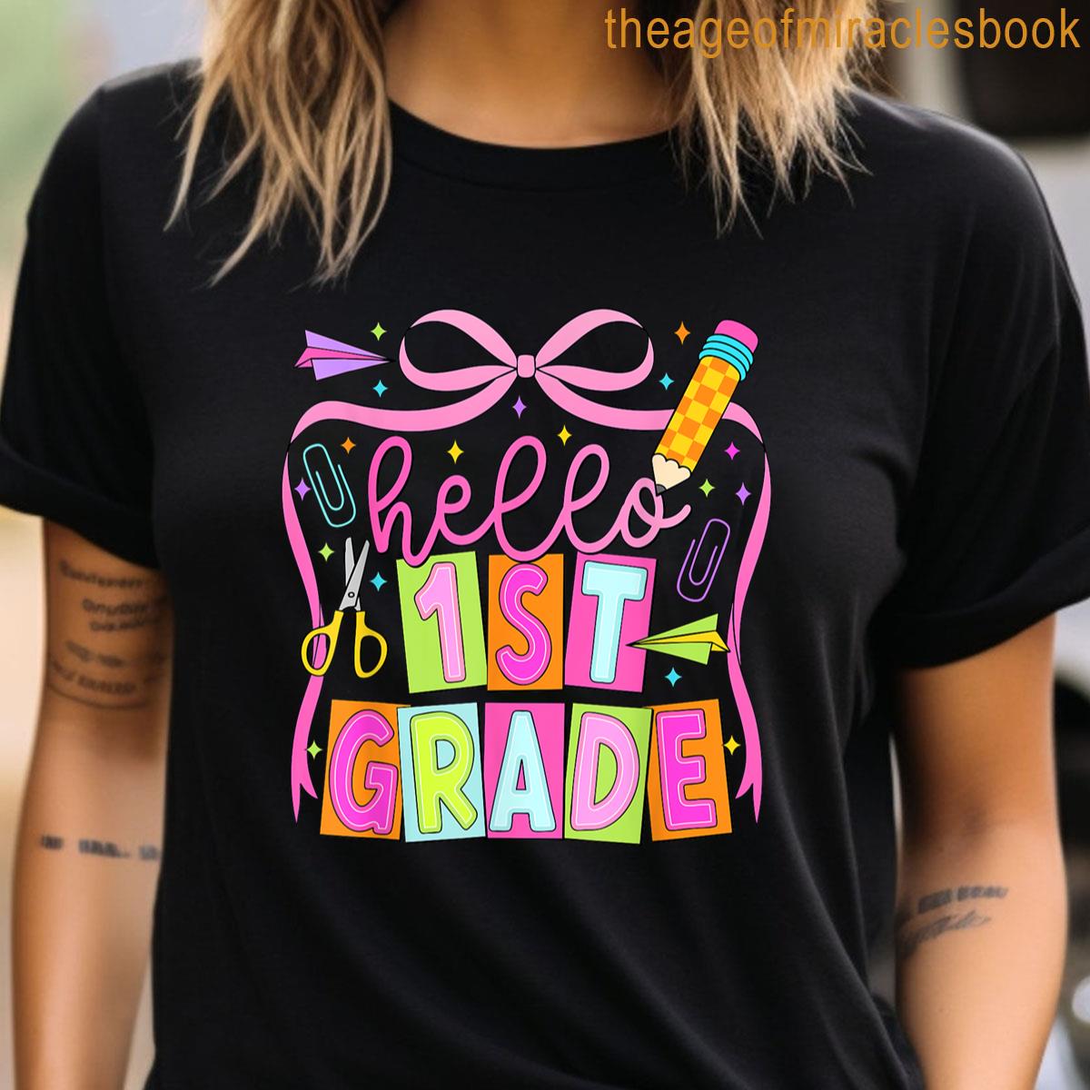 レディースファッション Back To School 1st Grade Vibes First Grade Teachers Students T-Shirt Hello 1st Grade Back To School 1st Grade Vibes Teacher Kids