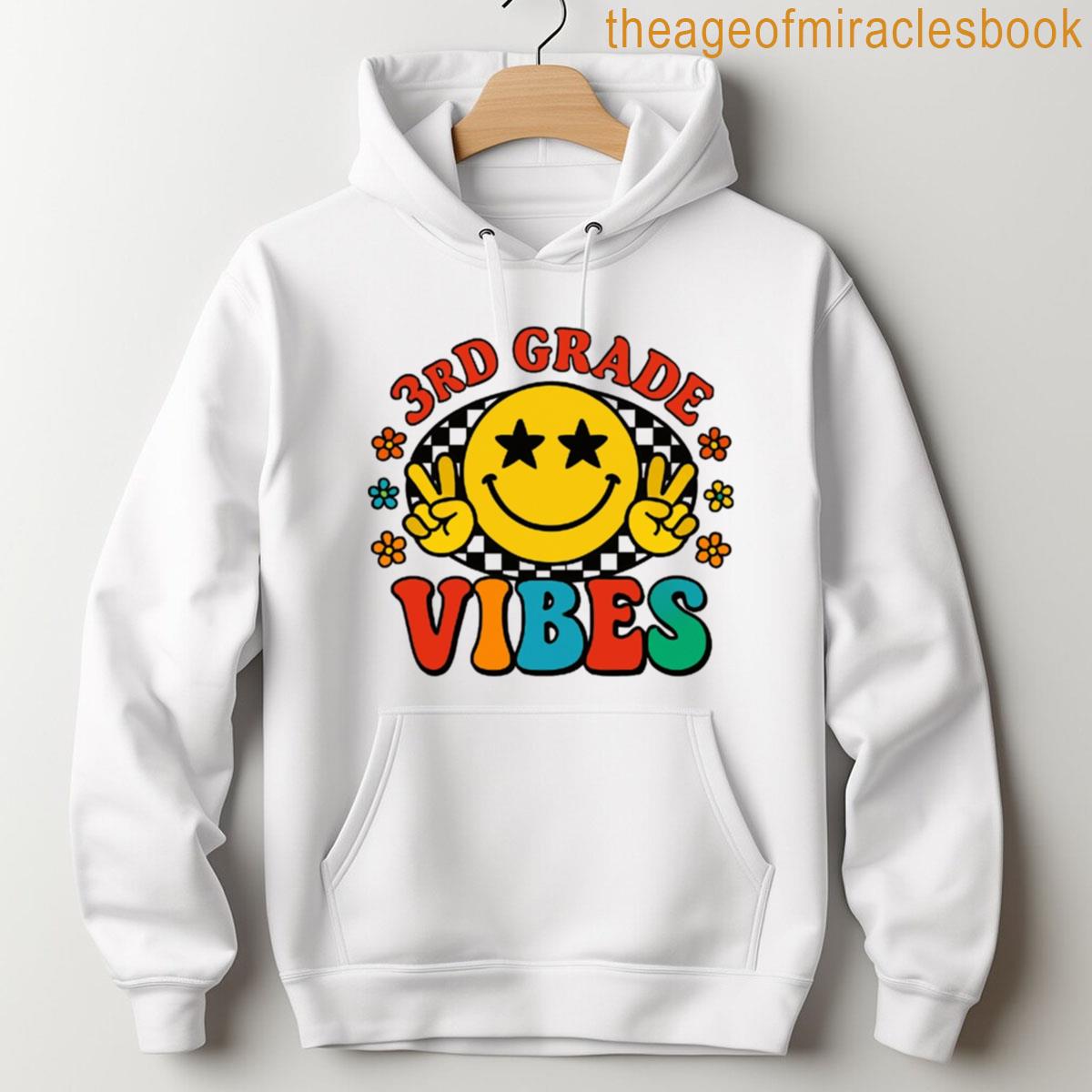 Alternative view of 3rd Grade Vibes Colorful Retro Flowers T-shirt