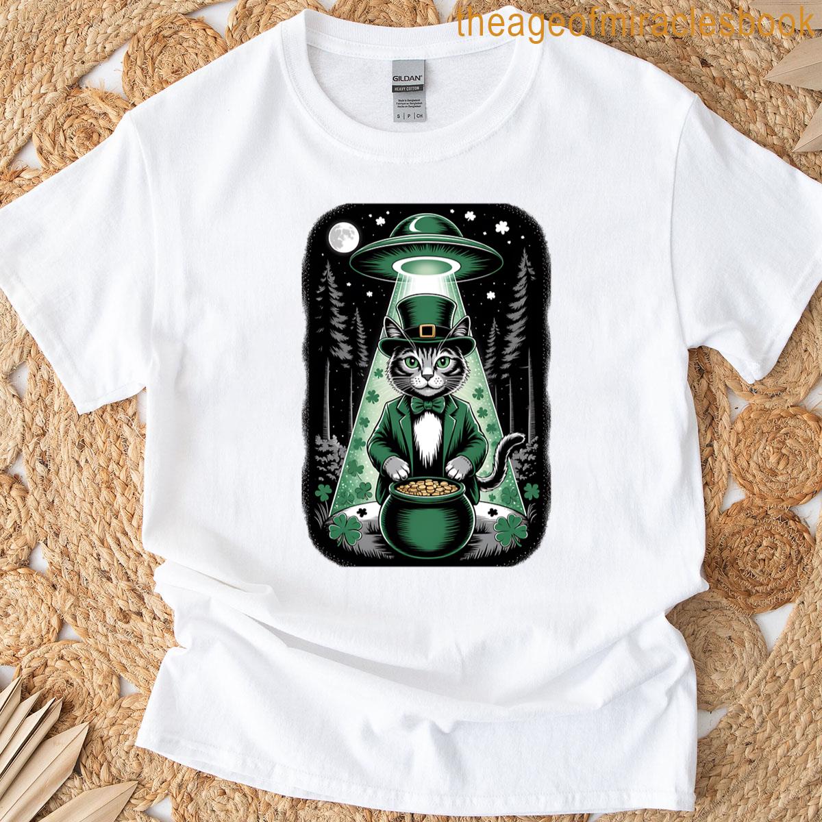 Cat St Patricks Day Cat Ufo Funny St Patricks Day Cat Oversized T-shirt