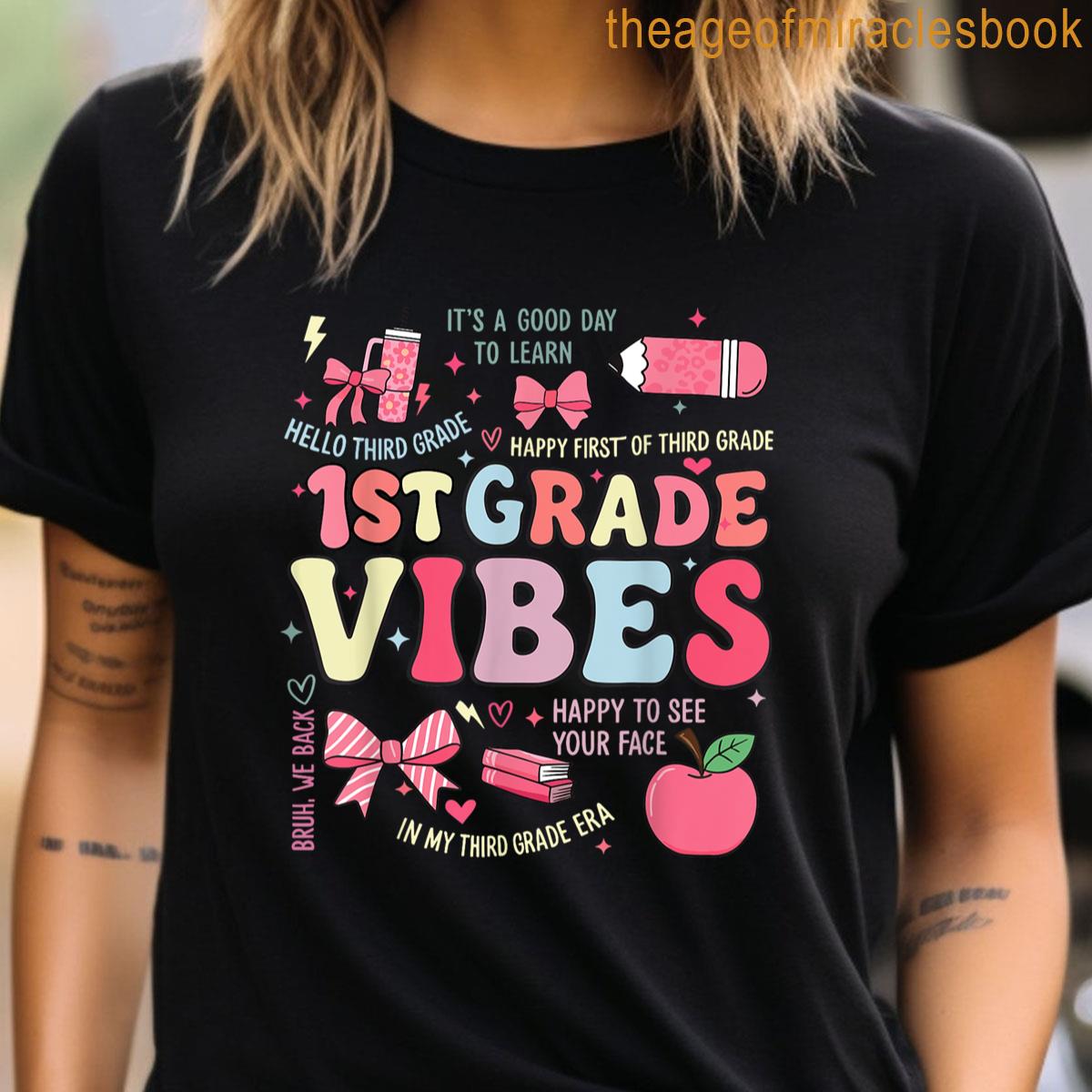 レディースファッション Back To School 1st Grade Vibes First Grade Teachers Students T-Shirt Hello 1st Grade Back To School 1st Grade Vibes Teacher Kids