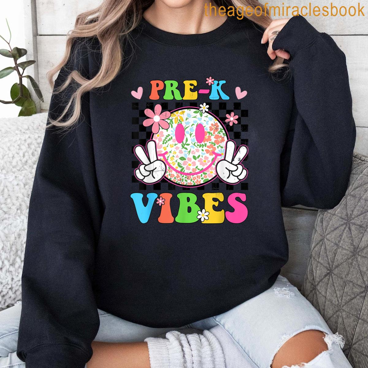 レディースファッション Back To School 1st Grade Vibes First Grade Teachers Students T-Shirt Retro Preschool Grade Vibes First Day Of School Teacher T-shirt