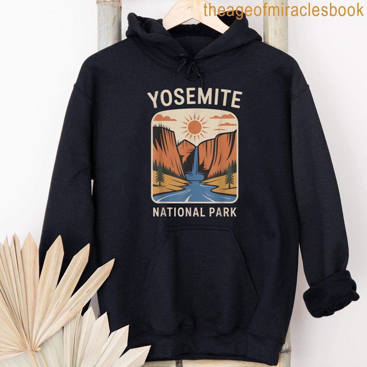 Alternative view of Yosemite National Park Vintage Family Hiking Camping T-shirt