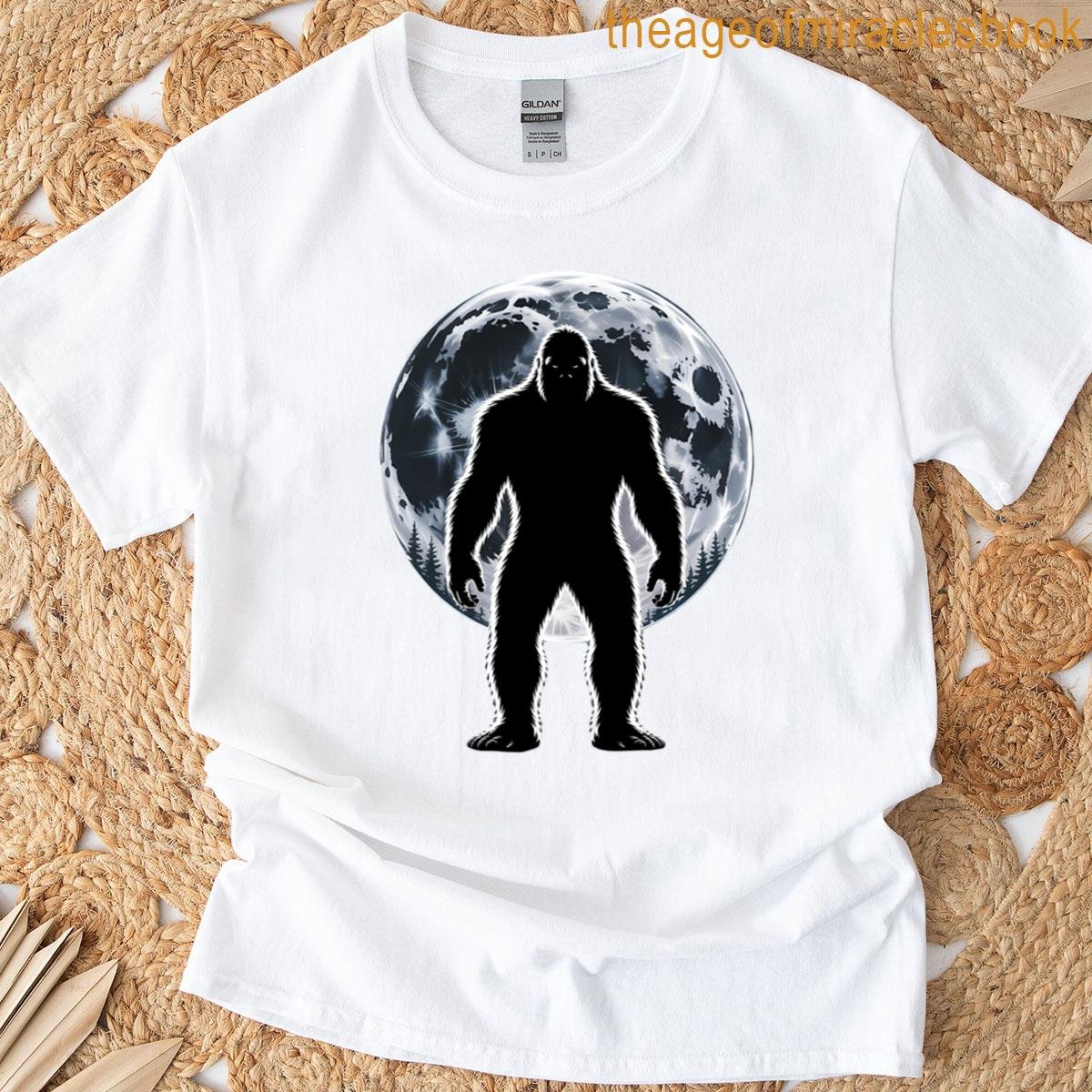 Vintage Bigfoot Sasquatch Gifts Fathers Day Bigfoot Moon Premium T-shirt